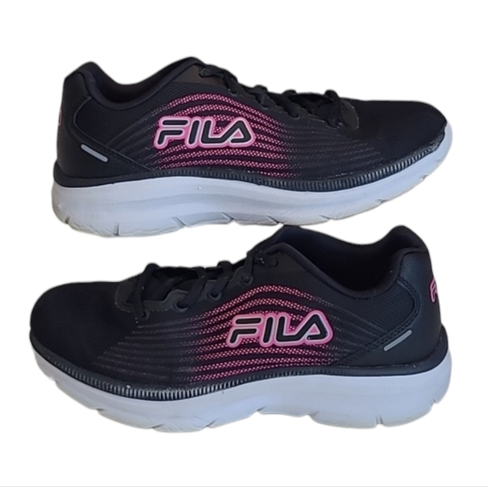 Fila Soletronic Memory Foam Running Shoe Lace Up Low Top Mesh Athletic Logo Heel